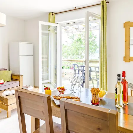 Chic Lakeside Escape Appartement