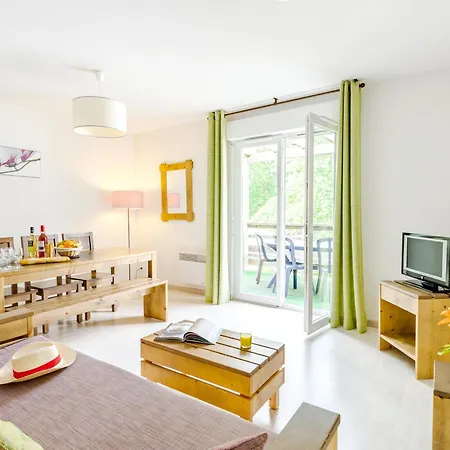 Chic Lakeside Escape Aureilhan (Landes)